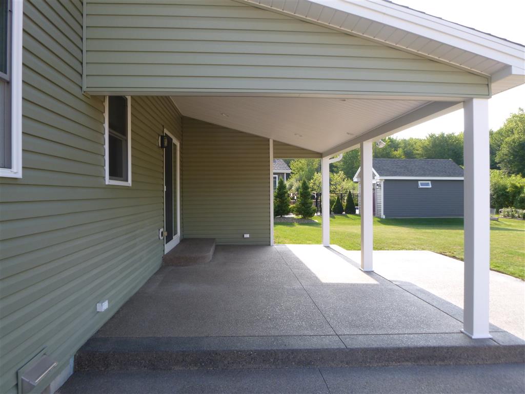 backyard patio roofing pillars concrete